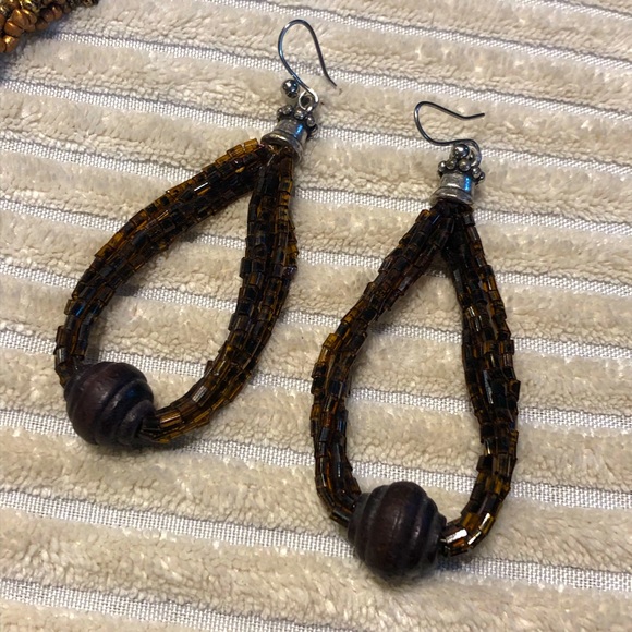 ☀️ NWT Beaded Double Strand Necklace with Two Pairs of Earrings - Picture 3 of 8